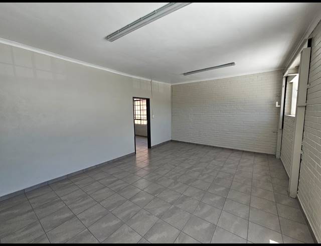 610M² WAREHOUSE TO LET IN BENROSE